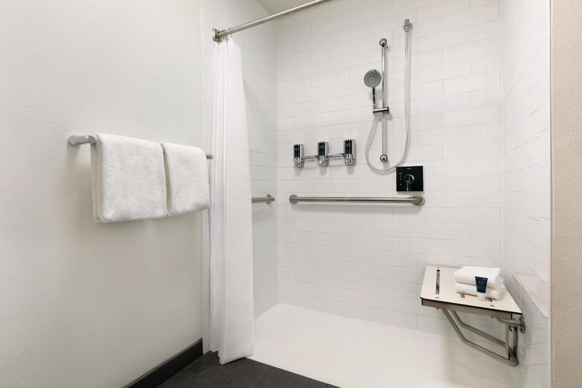 Four Points By Sheraton Raleigh Arena Esterno foto